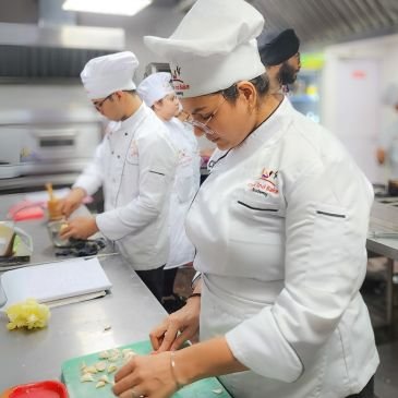 COOK AND BAKE ACADEMY